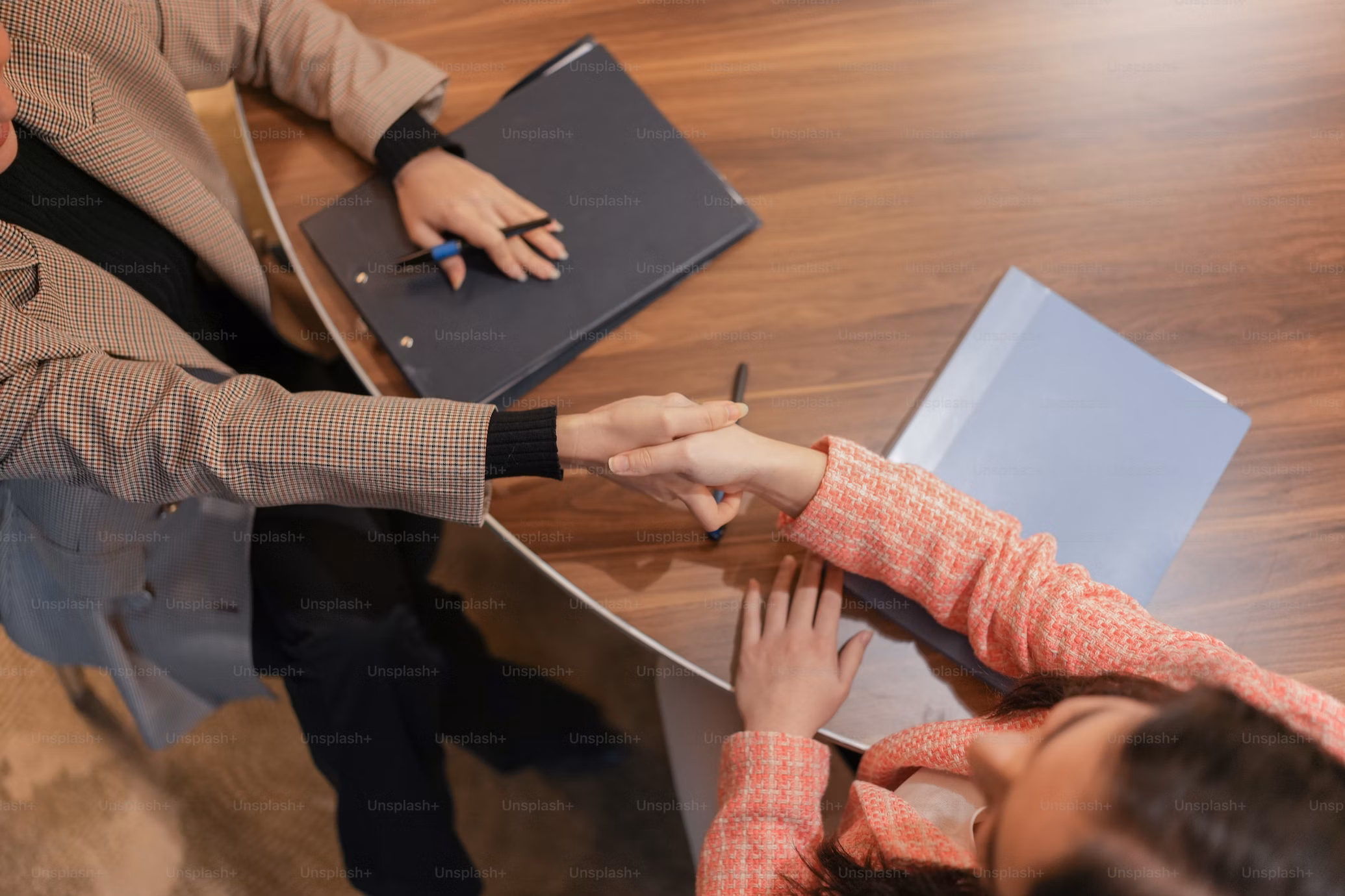 shaking-hand-after-meeting